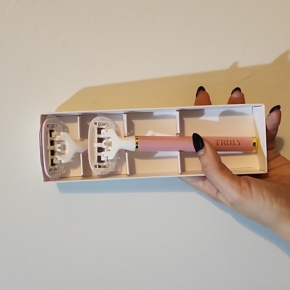 Pink razors(2 sets of blades) - Picture 2 of 2